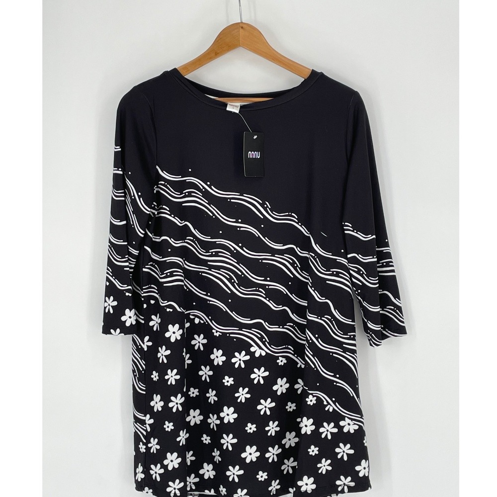 NWT Nanu Women Tunic M Top Black White Wave Floral Print 3/4 Sleeve Stretch